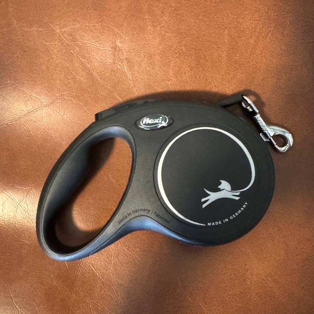 Flexi Retractable Leash - Size M